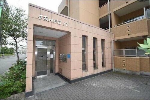 グレイス17の玄関