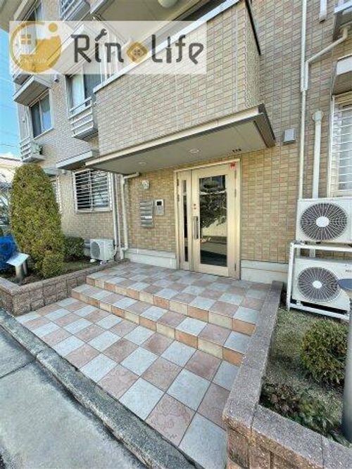 アピテ高安の玄関