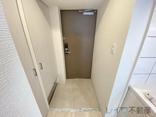 エスリード大阪NAGAHORI GATEの玄関