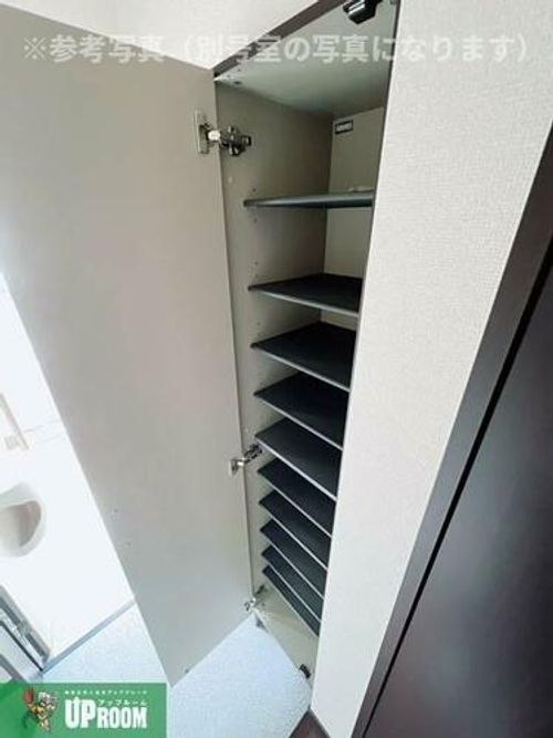 アンプルール リーブル サクラージュの玄関