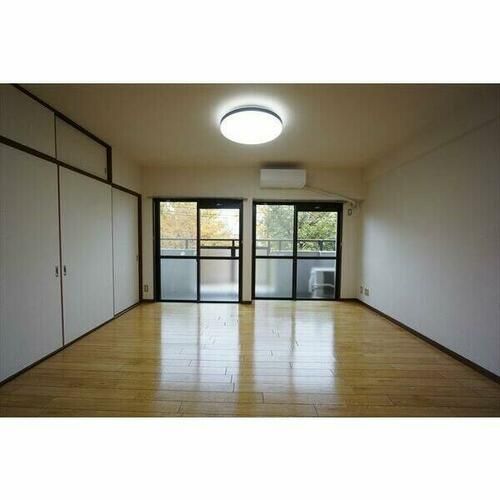 メゾン北千種の居間