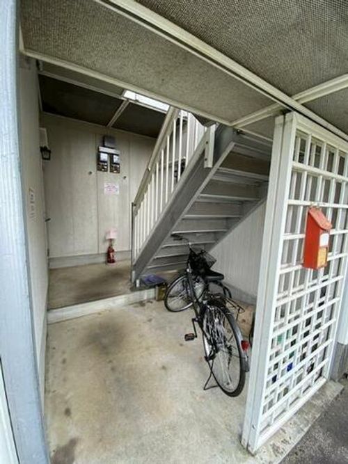 志賀ハイツ205の玄関