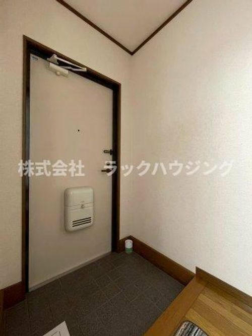 石川ハイツの玄関