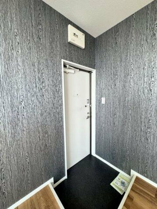 日東二ビルの玄関