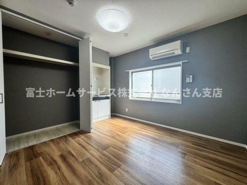 日東二ビルの居間