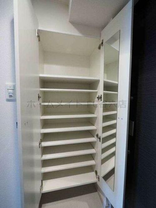 ISM谷町六丁目の玄関