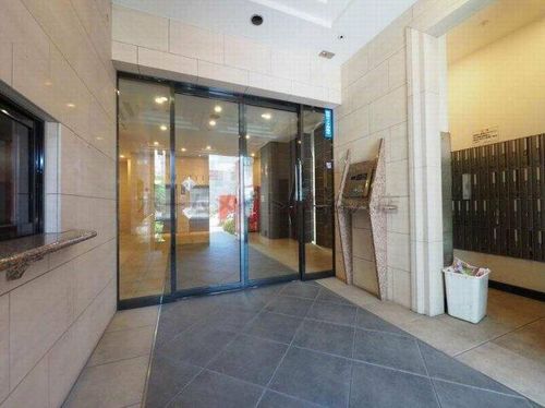 ISM谷町六丁目の玄関