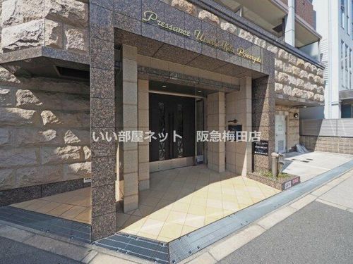 プレサンス梅田北パワーゲートの玄関