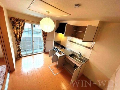 ユトリロ緑ヶ丘 2 A102の居間