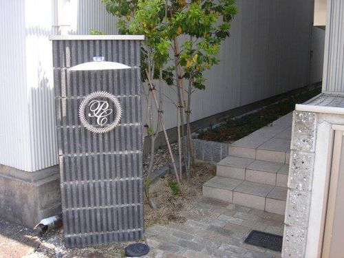 アパートメントUの玄関