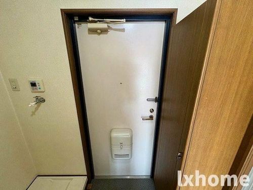 シャンブル南春日丘の玄関