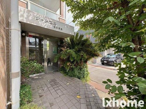 シャンブル南春日丘の玄関