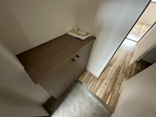 フォブール塩屋101の玄関