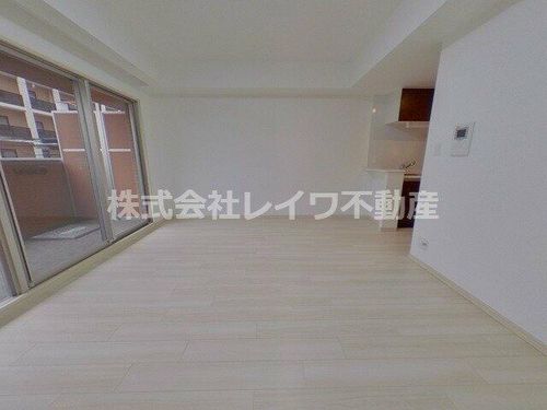 グランカーサ難波元町の居間