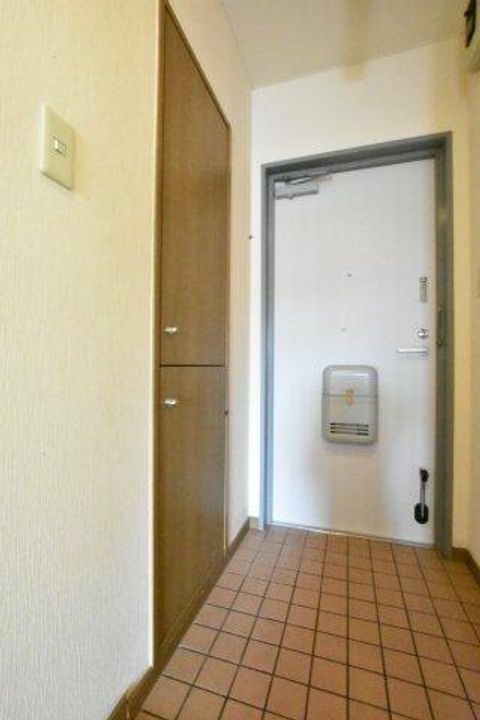 大阪府藤井寺市春日丘1丁目(マンション)の賃貸物件の玄関