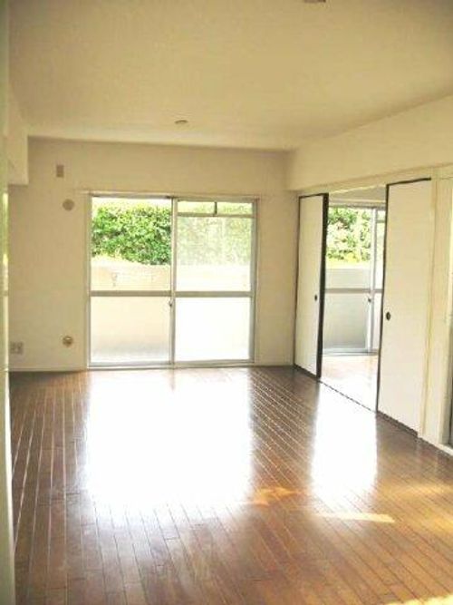 ライオンズマンション北鈴蘭台の居間