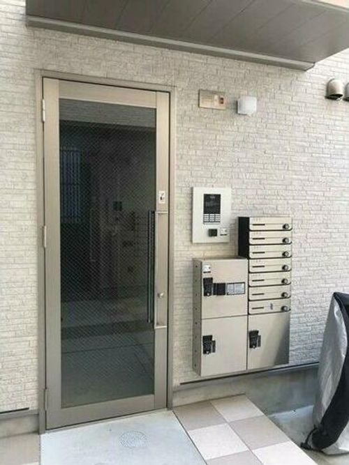 ハーモニーテラス鳴海町4の玄関