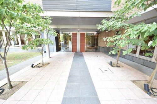 アパタワーズ神戸三宮の玄関