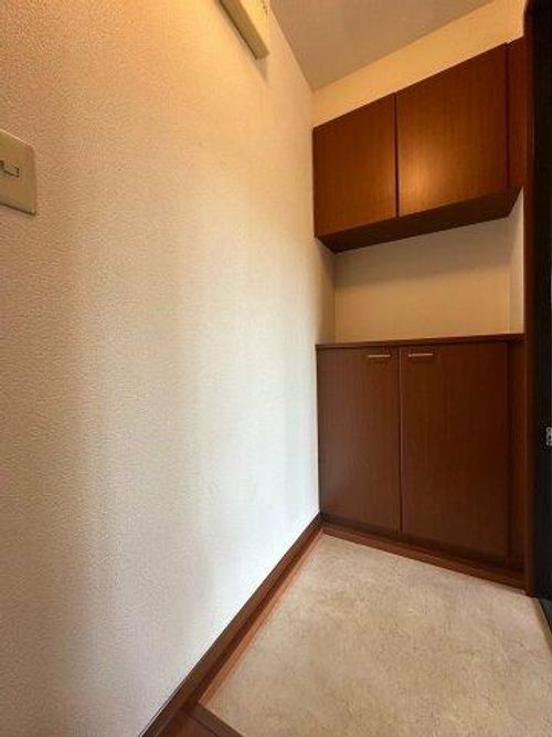 リファインド二ツ屋の玄関