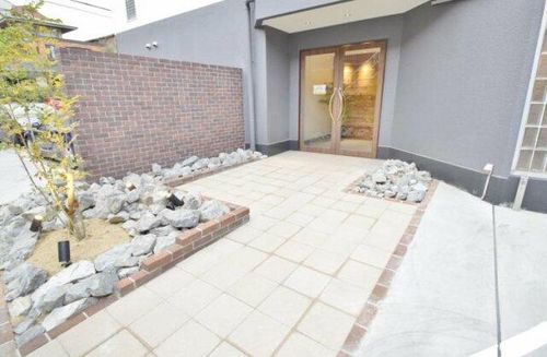 アメージングエステートの玄関