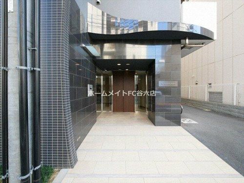 ザ・パーククロス阿波座の玄関