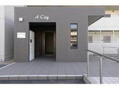 A・City七条の玄関