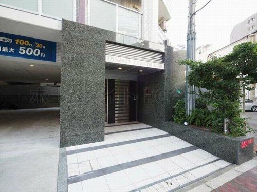 ディナスティ玉造の玄関