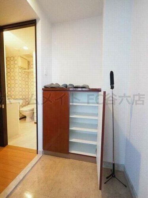 ディナスティ玉造の玄関