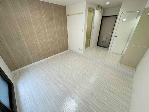 春日町西田マンション303の居間