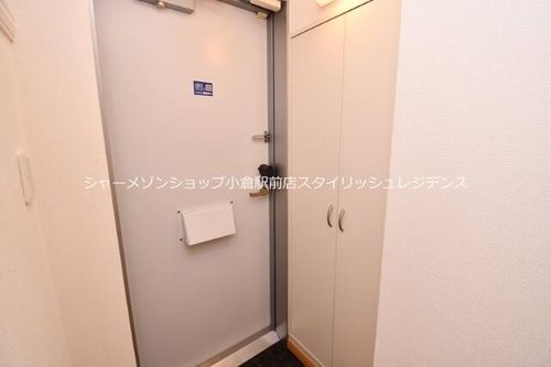 レオパレスシャルム宝の玄関