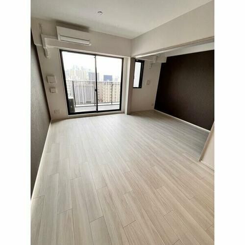 スプランディッド新大阪VIIの居間