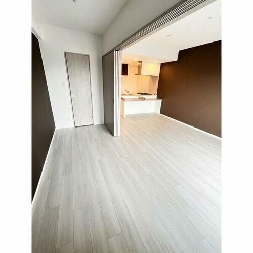 スプランディッド新大阪VIIの居間