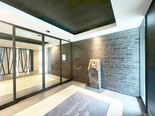 プレサンス福島吉野ミナージの玄関