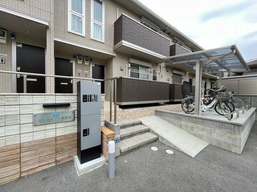 パークサイド歌敷山の玄関