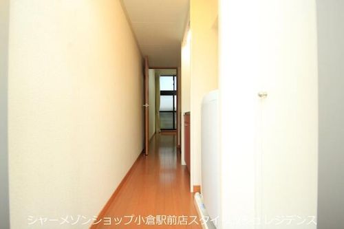 レオパレスフォレストUの玄関