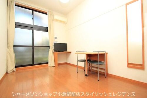 レオパレスフォレストUの居間