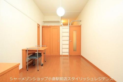 レオパレスフォレストUの居間