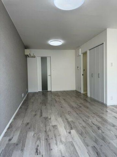 アカカベビルの居間