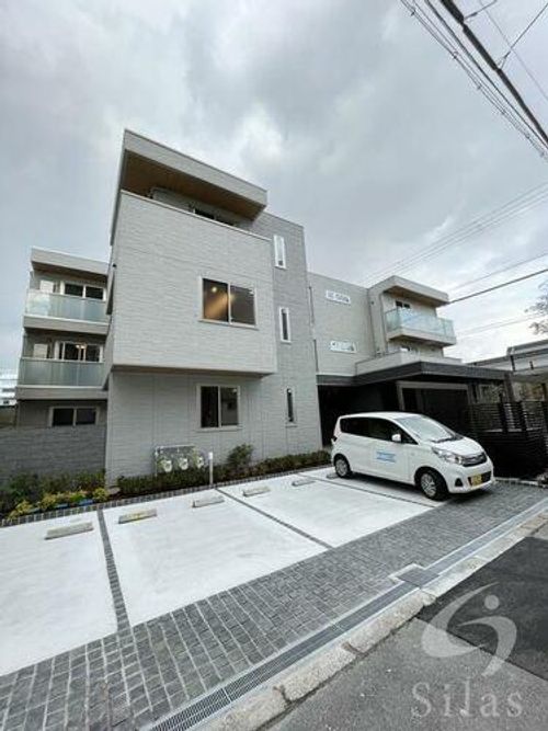 グラサ真田山の外観