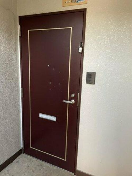 メゾングロワールの玄関