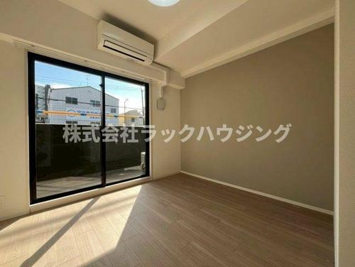 ワールドアイ大阪West Gateの居間