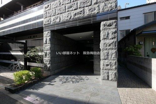 セイワパレス福島駅前の玄関