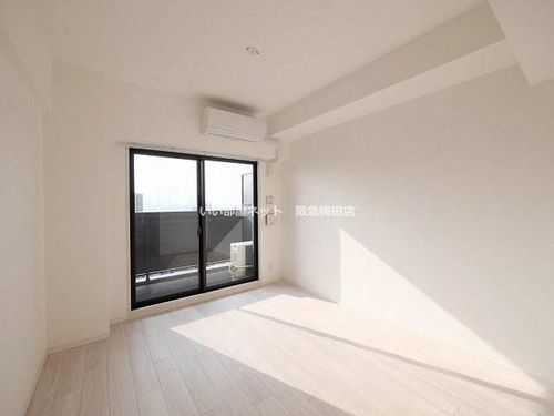 ライジングメゾン新大阪サウスの居間