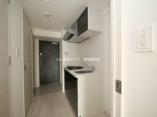 ライジングメゾン新大阪サウスの玄関