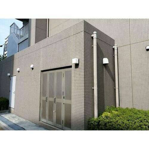 アーバンエース西中島パルの玄関