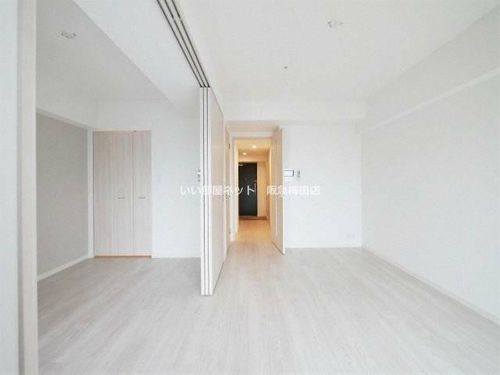 コンフォリア・リヴ新大阪WESTの居間