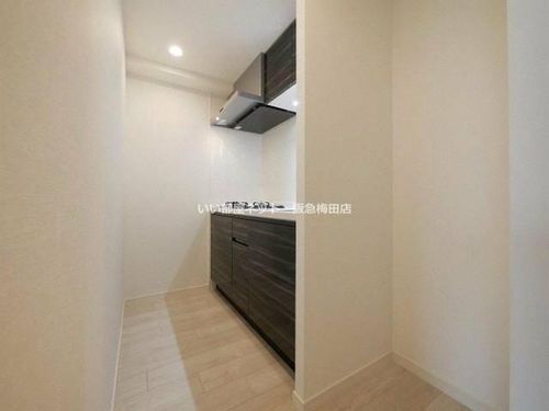 コンフォリア・リヴ新大阪WESTのキッチン