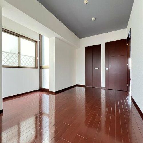 ラドーニ清水の内装