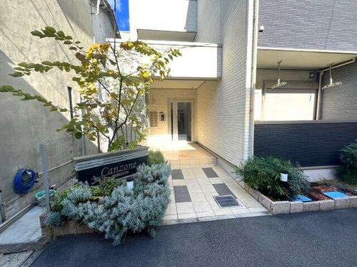 カンツォーネの玄関