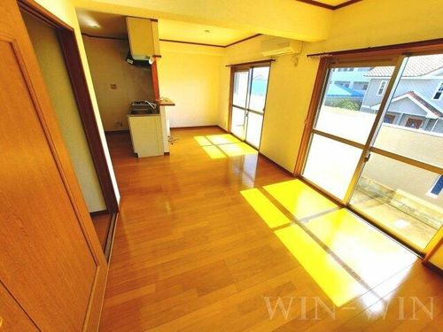 クオリティタウン上野 参番館の居間